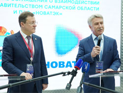 Дмитрий Азаров и Леонид Михельсон подписали инвестиционное соглашение на ПМЭФ-2022
