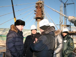 Владимир Артяков проинспектировал ход строительных работ на Кировском мосту