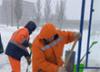 Коммунальные службы продолжают расчищать снег на дорогах Тольятти 