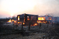 В России число лесных пожаров медленно снижается