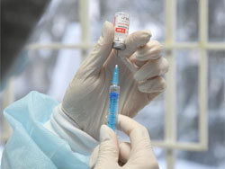 Более 370 тысяч жителей региона прошли повторную вакцинацию от коронавируса 