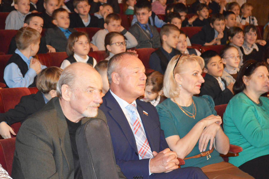 Жиганша Туктаров поздравил школьников с Международным днем детской книги