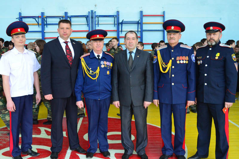 Офицерам, участвовавшим в Параде памяти в Самаре, вручили памятные медали