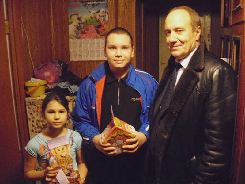 Депутат Юрий Крячо продолжает оказывать поддержку жителям своего округа